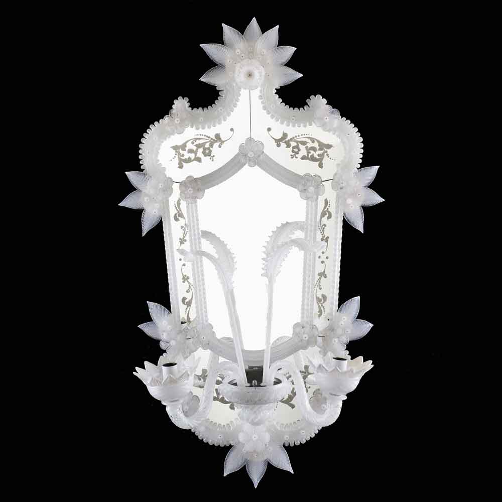 specchio classico veneziano da parete con luci ed elementi decorativi in vetro di Murano di colore cristallo