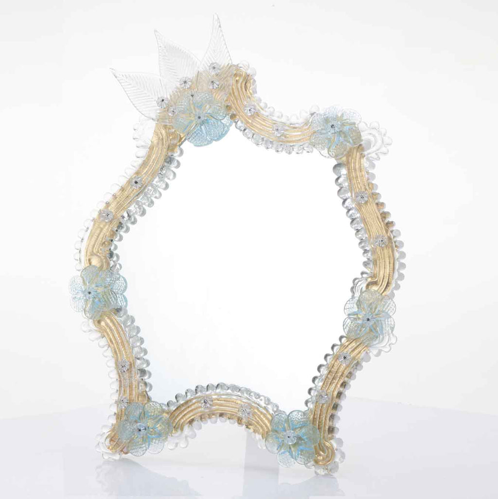 Elegante specchio artigianale da tavolo "Ciclamino" con riflessi Oro e dettagli floreali di colore azzurro