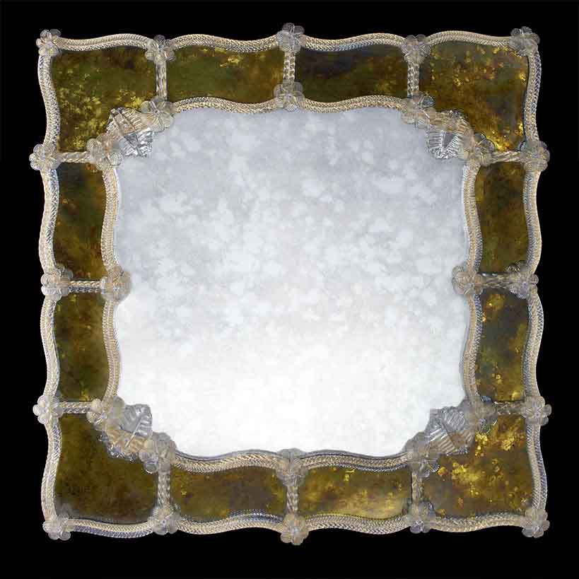specchio veneziano quadrato con lastra anticata, canne a torsè, fiori e foglie in vetro di murano cristallo su fasce laterali sfumate in colorazione oro