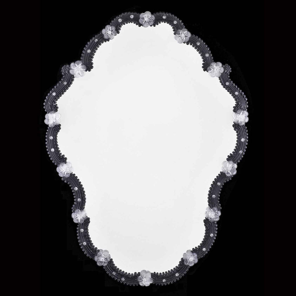 specchio veneziano con fiori di colore cristallo e ricci lavorati a mano in vetro di murano di colore nero su fondo argento.