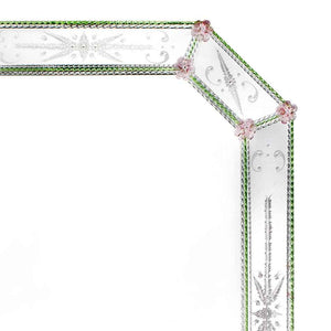 angolo di specchio veneziano ottagonale con fasce incise a mano, fiori e canne in vetro di murano di colore rosa e verde/cristallo su fondo argento