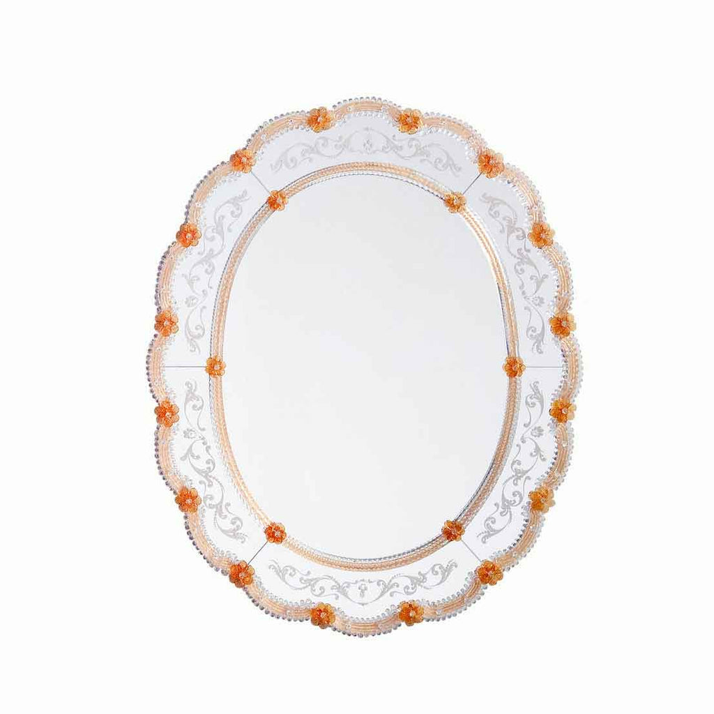 specchio veneziano circolare con fasce incise a mano, fiori e ricci in vetro di murano di colore rosa e arancio su fondo argento