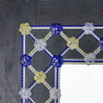 Load image into Gallery viewer, angolo di cornice di specchio composta da canne in vetro di murano di colore blu/cristallo e fiori di colore oro/blu/cristallo su fondo argento
