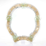 Load image into Gallery viewer, Elegante specchio artigianale da tavolo &quot;Ortensia&quot; con riflessi Oro e dettagli floreali di colore verde
