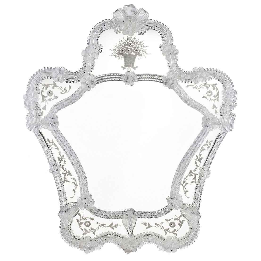 specchio veneziano classico con fasce incise a mano e  ricci, canne, foglie, fiori e fiori doppi in vetro di murano di colore cristallo su fondo argento.