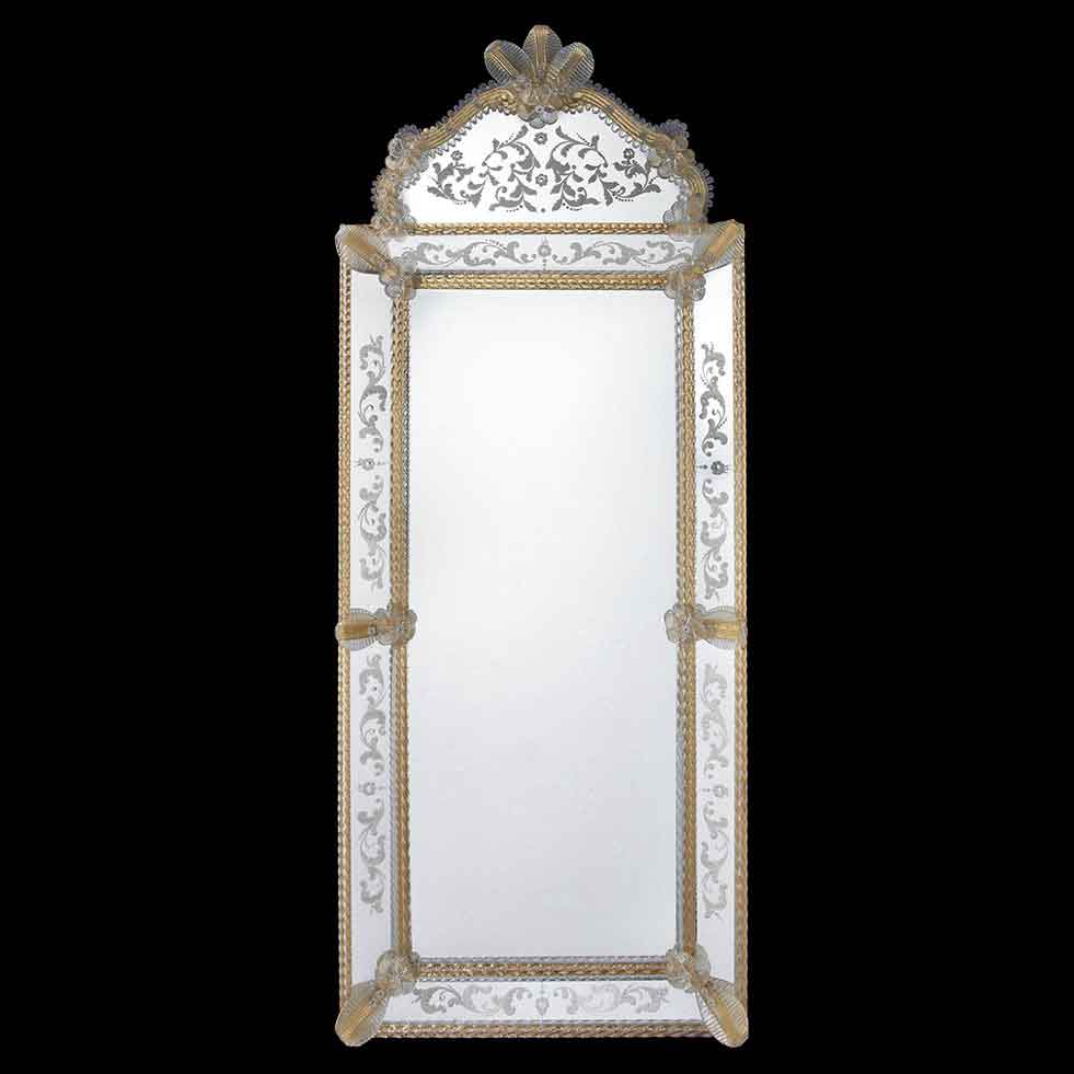 specchio veneziano classico con fasce incise a mano e canne e fiori in vetro di murano di colore cristallo-oro su fondo oro