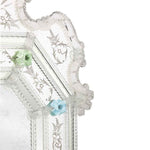 Load image into Gallery viewer, particolare decorativo di specchio classico veneziano con fasce incise a mano e fiori doppi in pasta e ricci, canne, coppi, foglie e fiori in vetro di murano di colore cristallo su fondo argento
