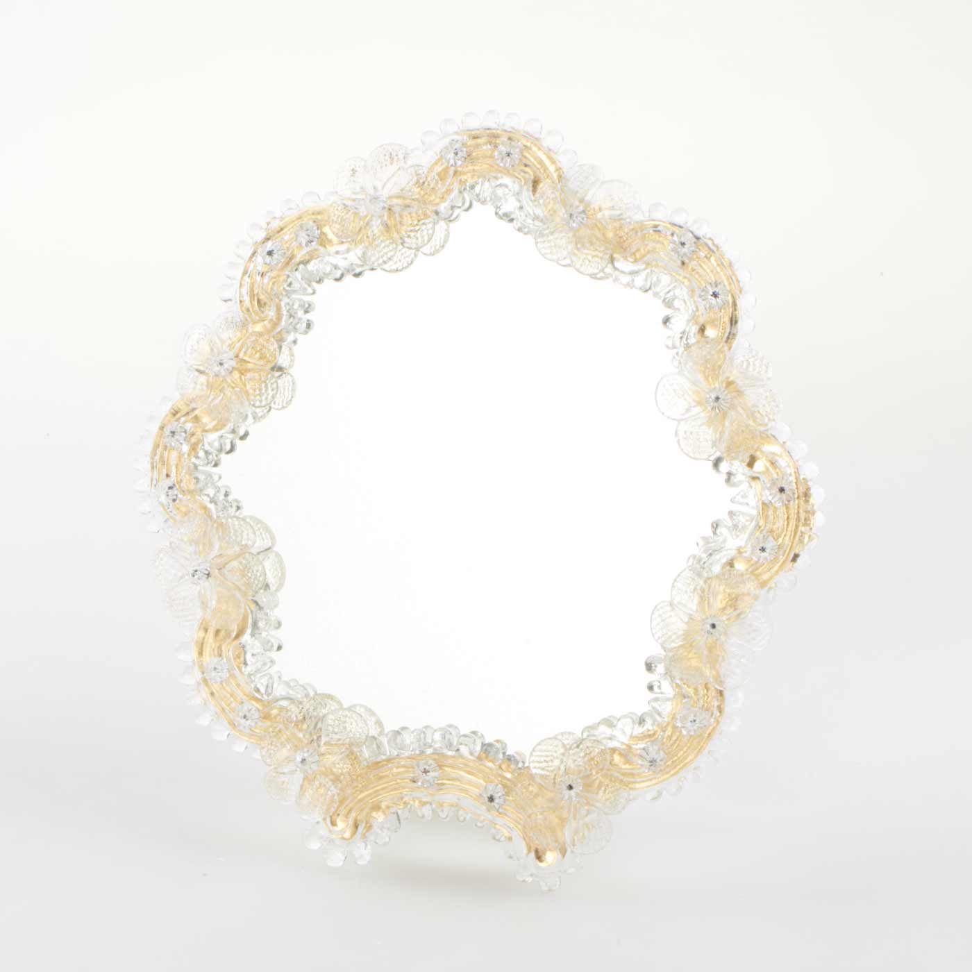 Elegante specchio artigianale da tavolo "Gardenia" con riflessi Oro e dettagli floreali in Cristallo