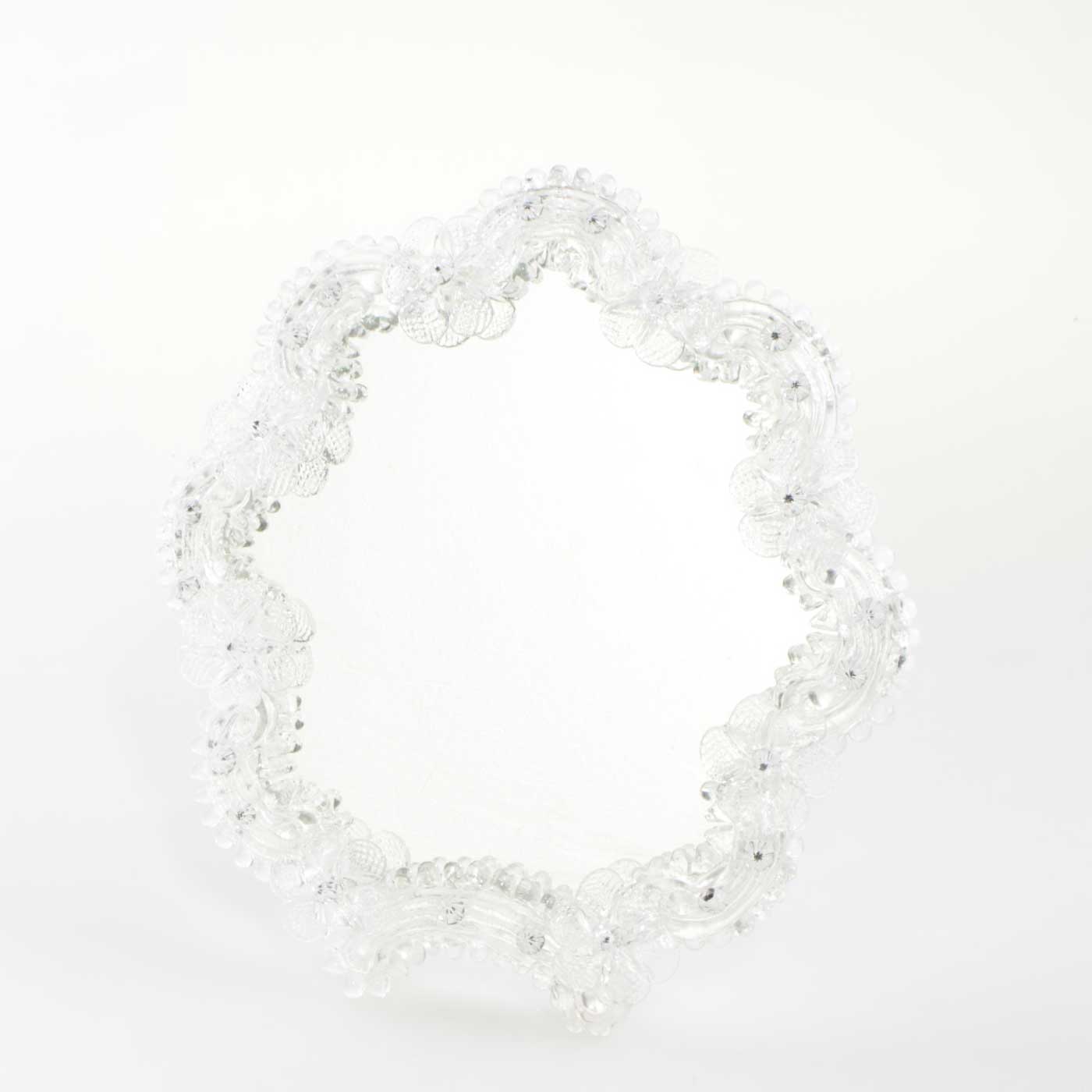 Elegante specchio artigianale da tavolo "Gardenia" con riflessi Argento e dettagli floreali in Cristallo