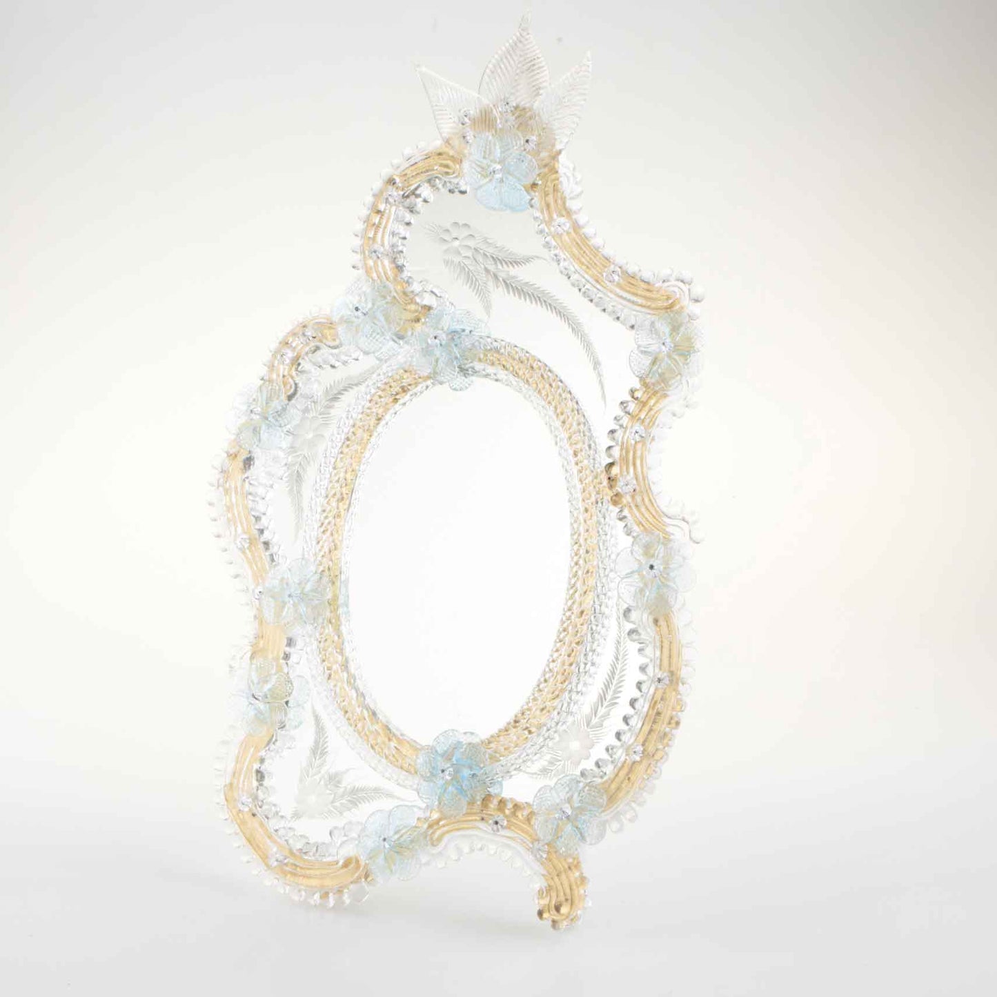 Elegante specchio artigianale da tavolo "Ibisco" con riflessi Oro e dettagli floreali di colore azzurro