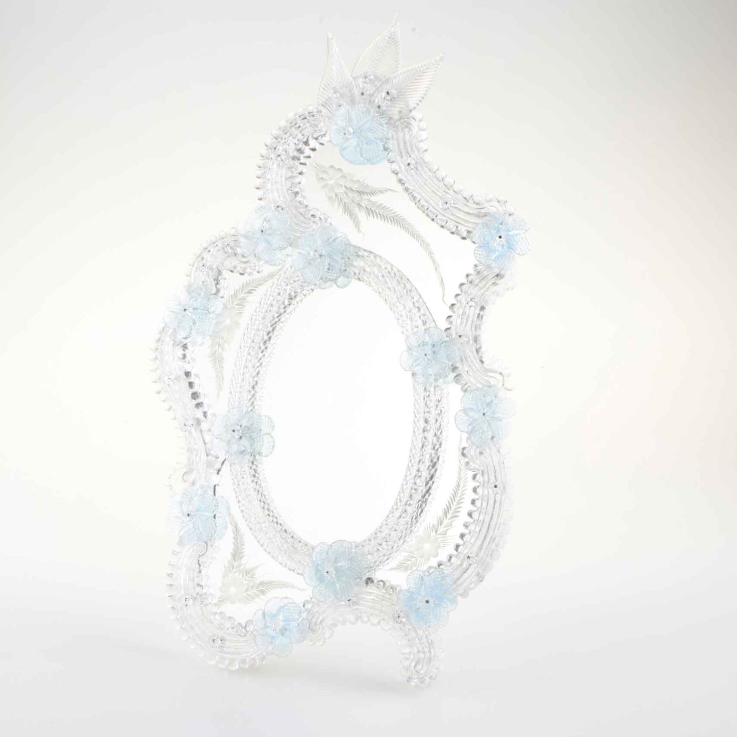 Elegante specchio artigianale da tavolo "Ibisco" con riflessi Argento e dettagli floreali di colore azzurro