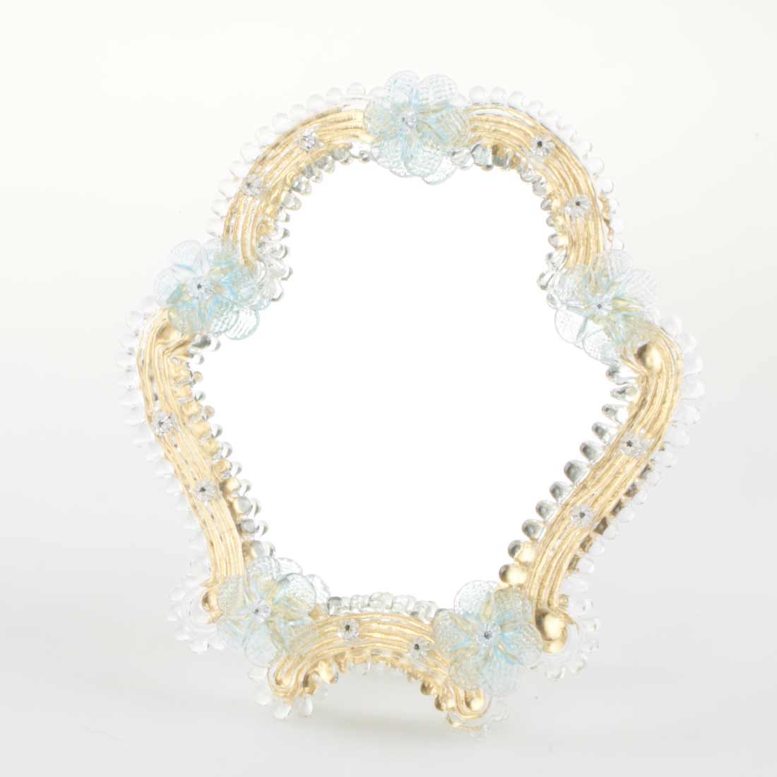 Elegante specchio artigianale da tavolo "Iris" con riflessi Oro e dettagli floreali di colore azzurro