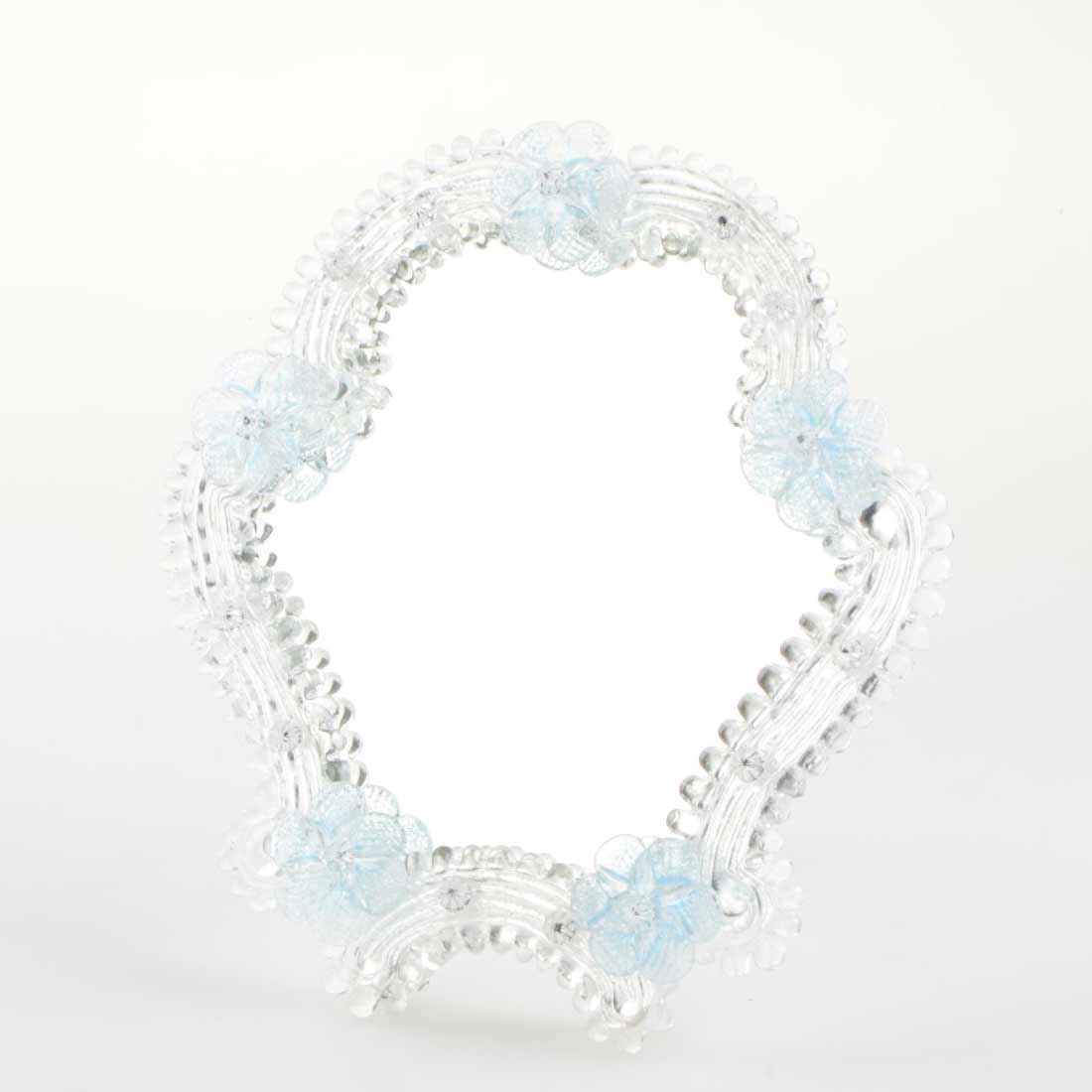 Elegante specchio artigianale da tavolo "Iris" con riflessi Argento e dettagli floreali di colore azzurro