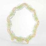 Load image into Gallery viewer, Elegante specchio artigianale da tavolo &quot;Narciso&quot; con riflessi Oro e dettagli floreali di colore verde
