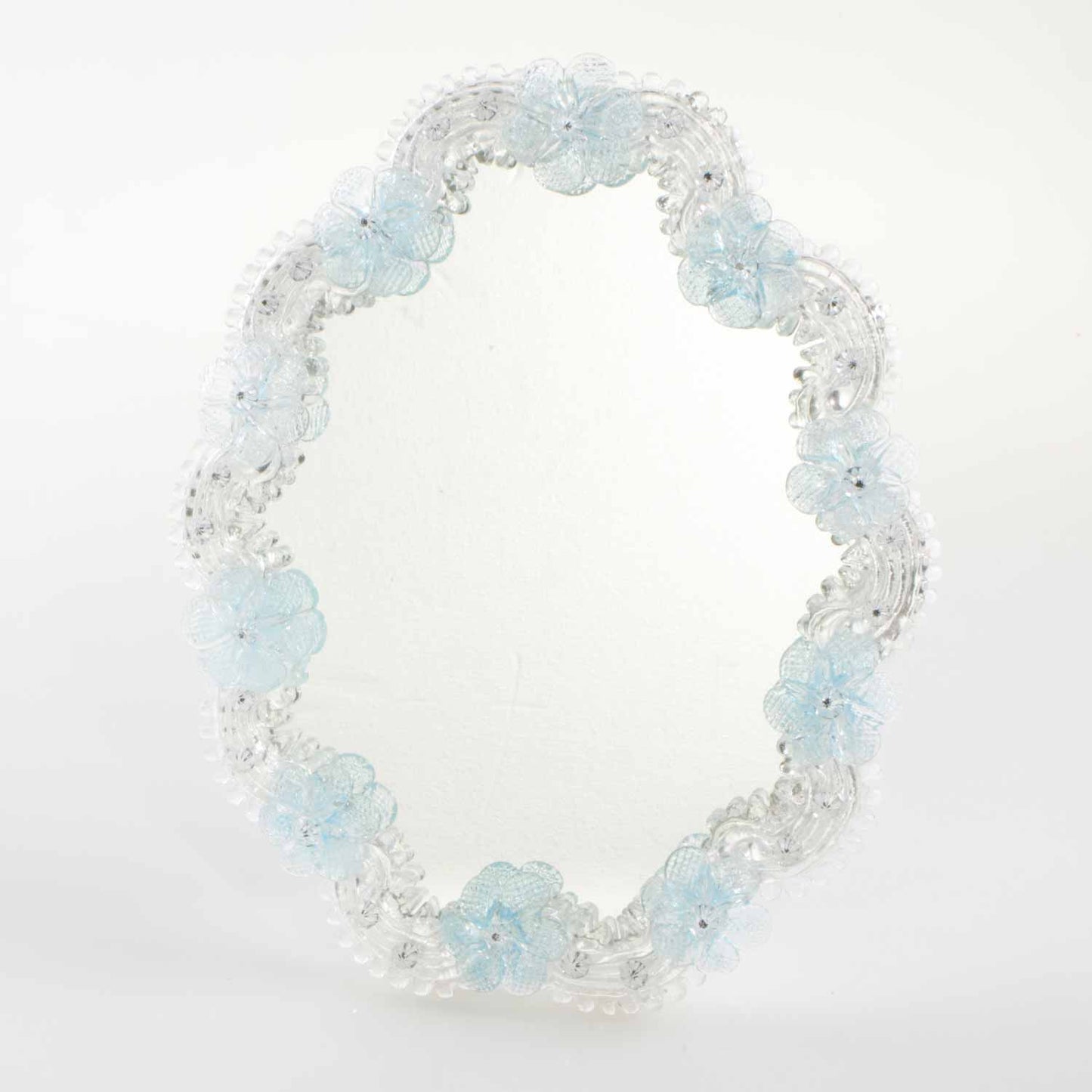 Elegante specchio artigianale da tavolo "Orchidea" con riflessi Argento e dettagli floreali di colore azzurro
