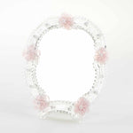 Load image into Gallery viewer, Elegante specchio artigianale da tavolo &quot;Ortensia&quot; con riflessi Argento e dettagli floreali di colore rosa
