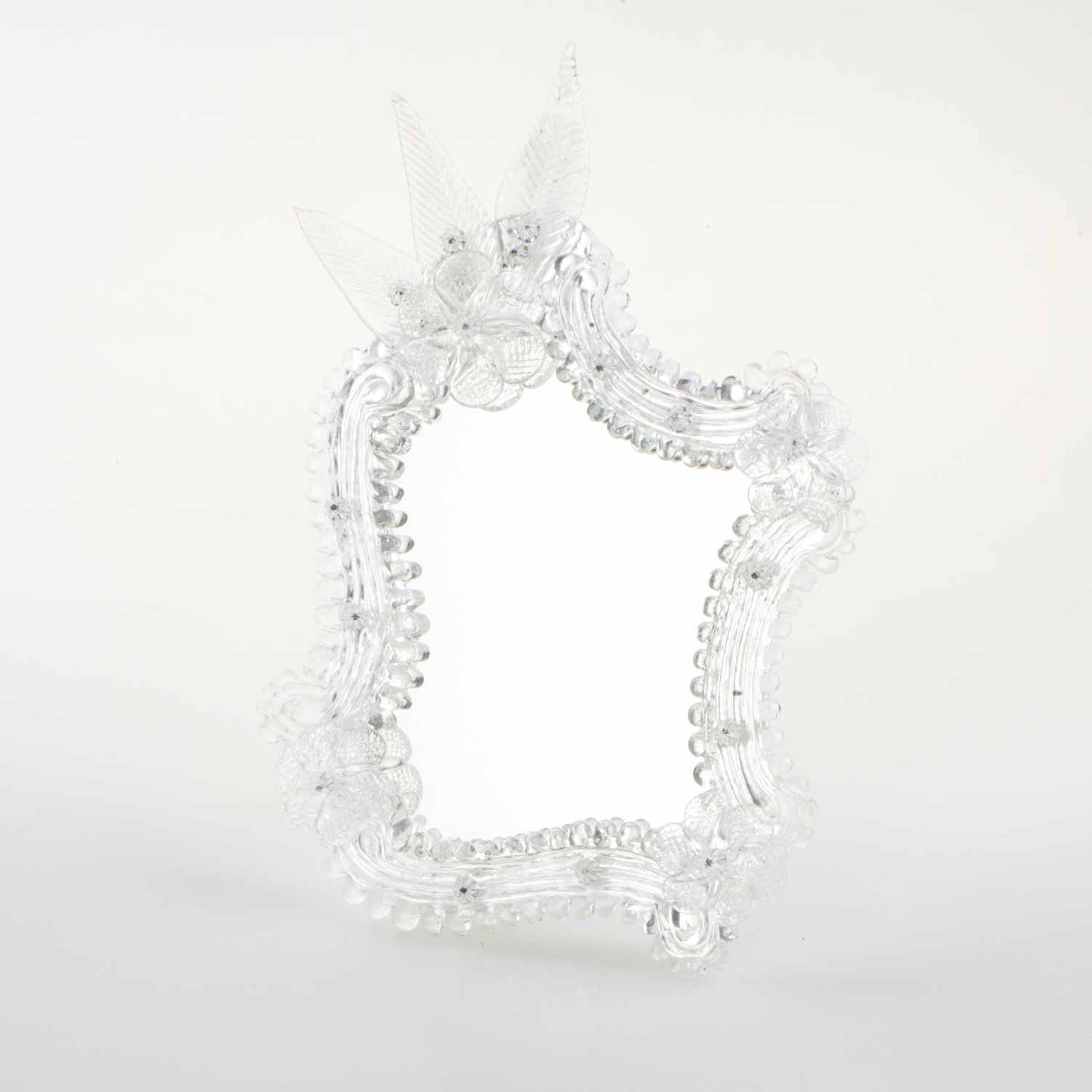 Elegante specchio artigianale da tavolo "Papavero" con riflessi Argento e dettagli floreali in Cristallo