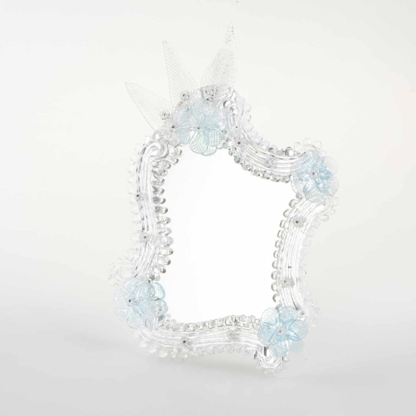 Elegante specchio artigianale da tavolo "Papavero" con riflessi Argento e dettagli floreali di colore azzurro