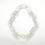 Load image into Gallery viewer, Elegante specchio artigianale da tavolo &quot;Primula&quot; con riflessi Argento e dettagli floreali di colore verde
