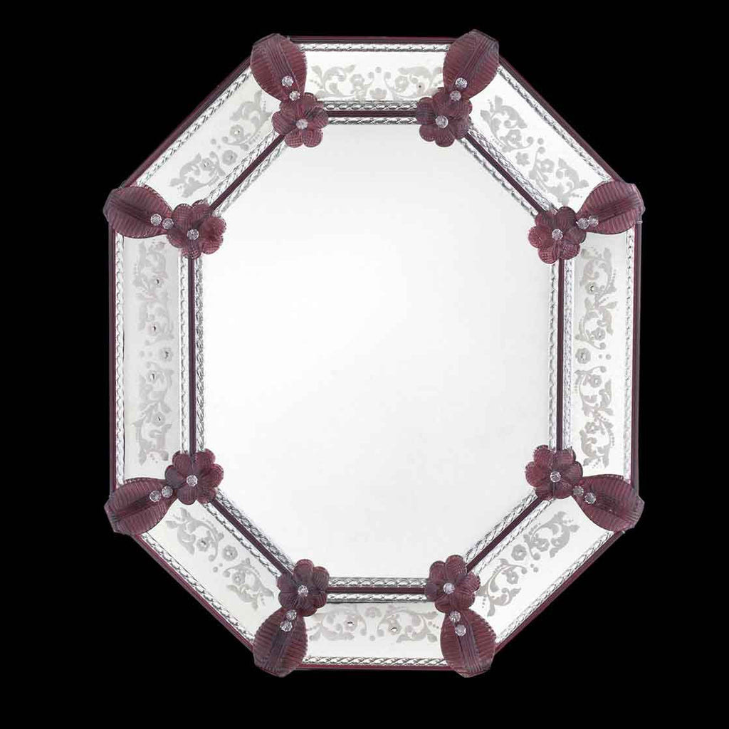 specchio veneziano ottagonale con fasce incise a mano e canne, foglie, fiori in vetro di murano di colore cristallo e ametista su fondo argento.