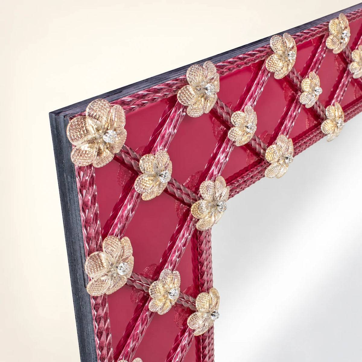 Moro — close-up of rectangular Murano glass mirror handcrafted glass details