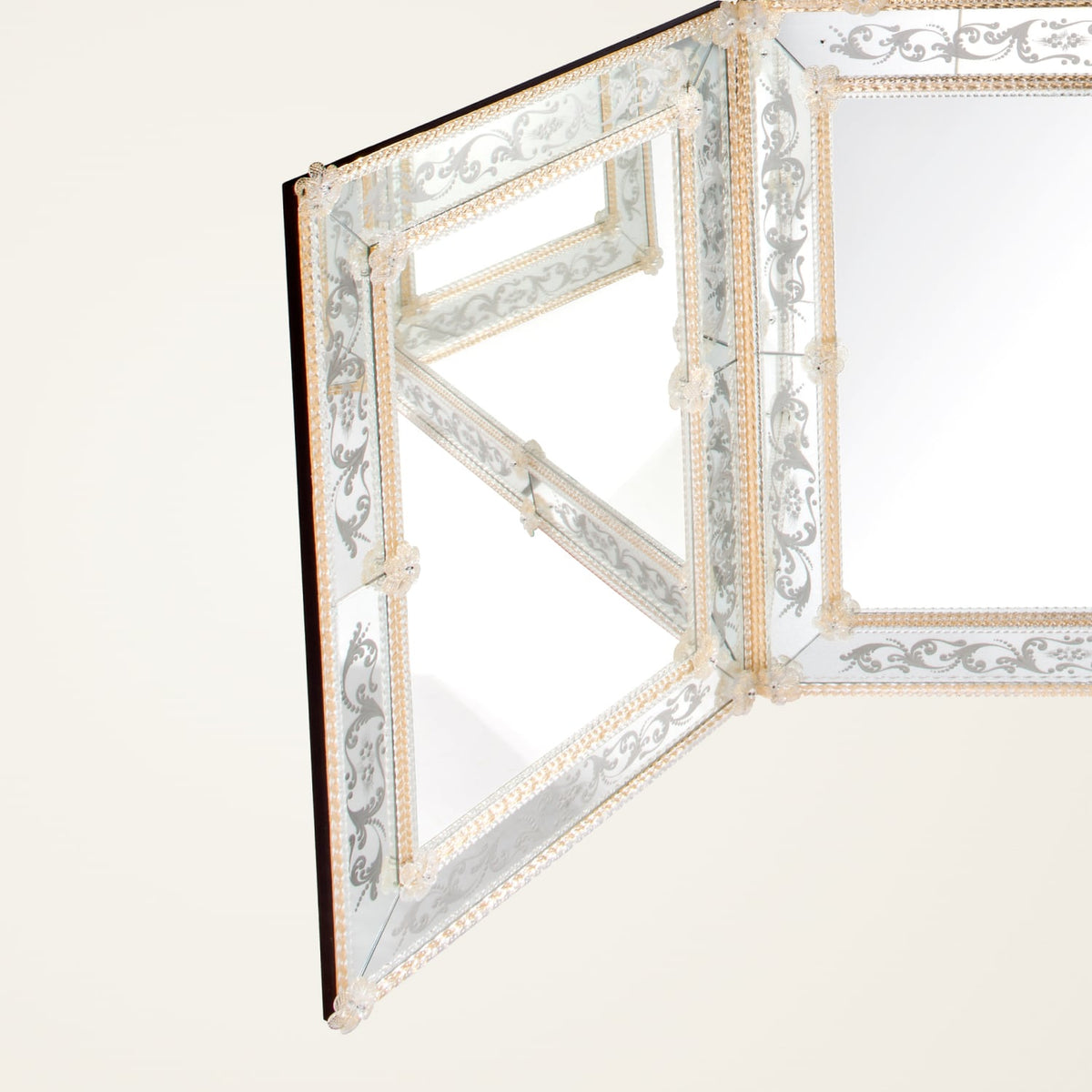 Falier — close-up of Murano glass Venetian wall mirror handcrafted glass details