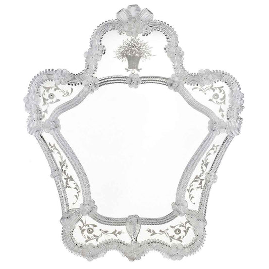 specchio veneziano classico con fasce incise a mano e  ricci, canne, foglie, fiori e fiori doppi in vetro di murano di colore cristallo su fondo argento.